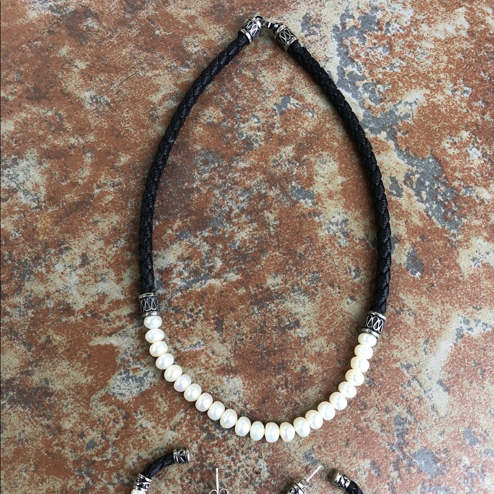 Ross & Simmons necklace and earrings set.